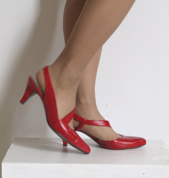 1980s strappy RED kitten heels. Shoes. Slingbacks 7B
