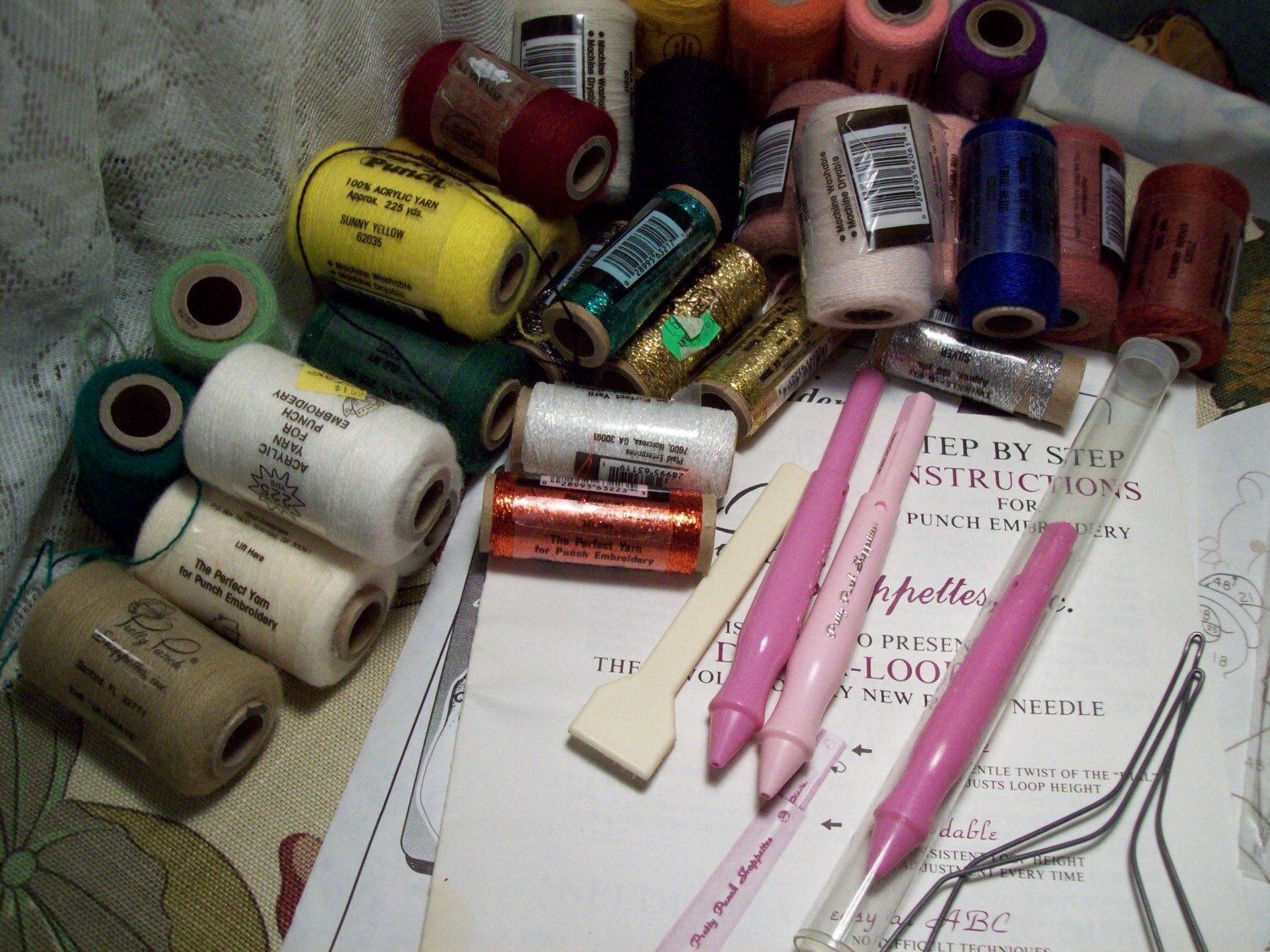 Pretty Punch Kit Punch Embroidery plus Yarn