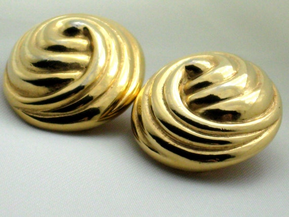 VINTAGE JEWELRY ERWIN PEARL P.E.P SIGNED GOLDTONE SWIRL CLIP