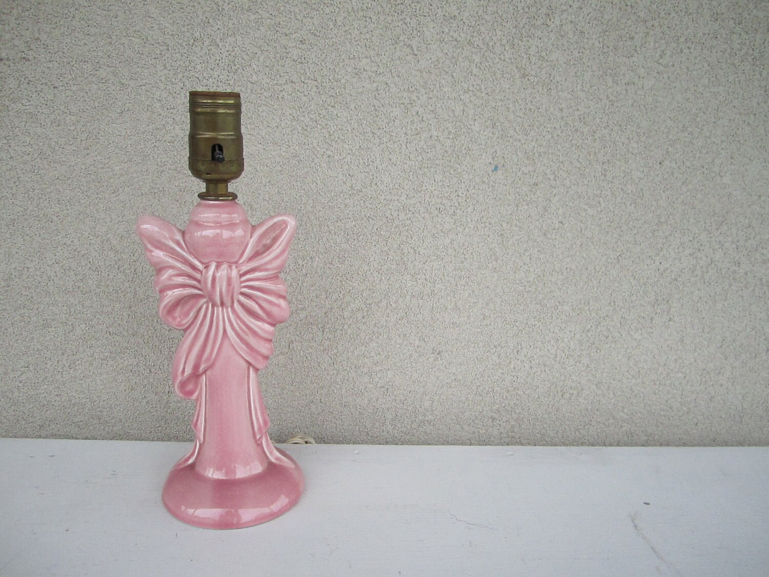 Vintage 1950s Pink Ceramic Bow Lamp