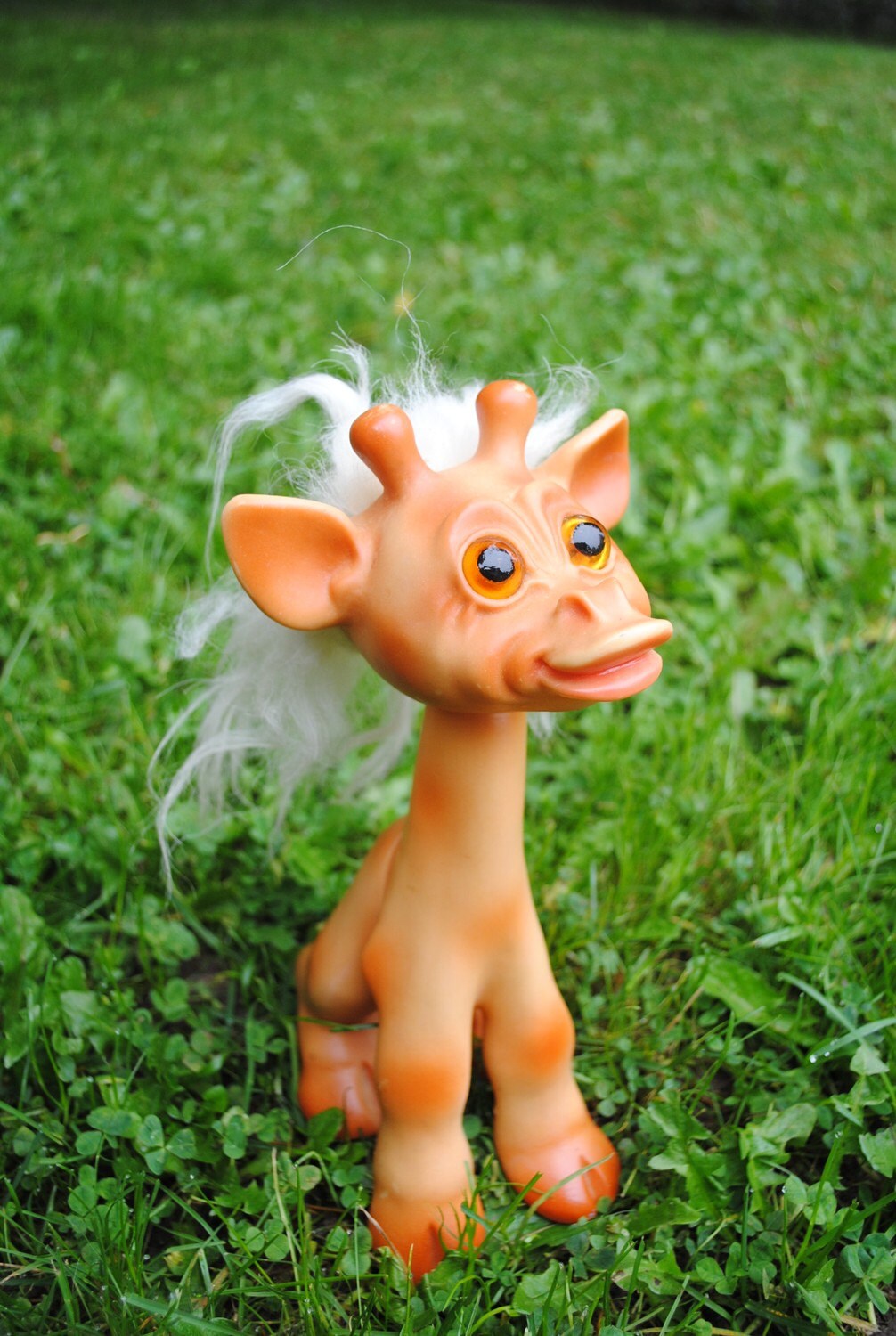 troll giraffe toy