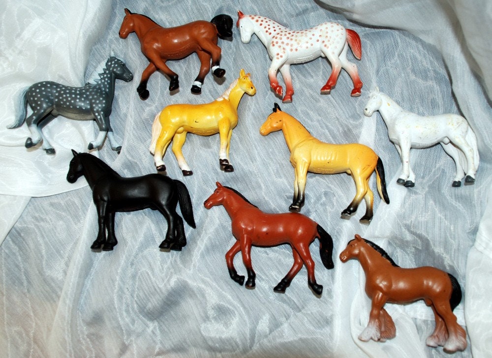 Lot of NINE Funrise Plastic Toy Horses 3 inches Tall made in