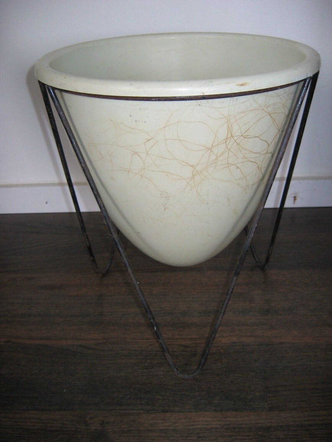 SALE. Vintage 60's BULLET PLANTER. Metal hairpin legs.
