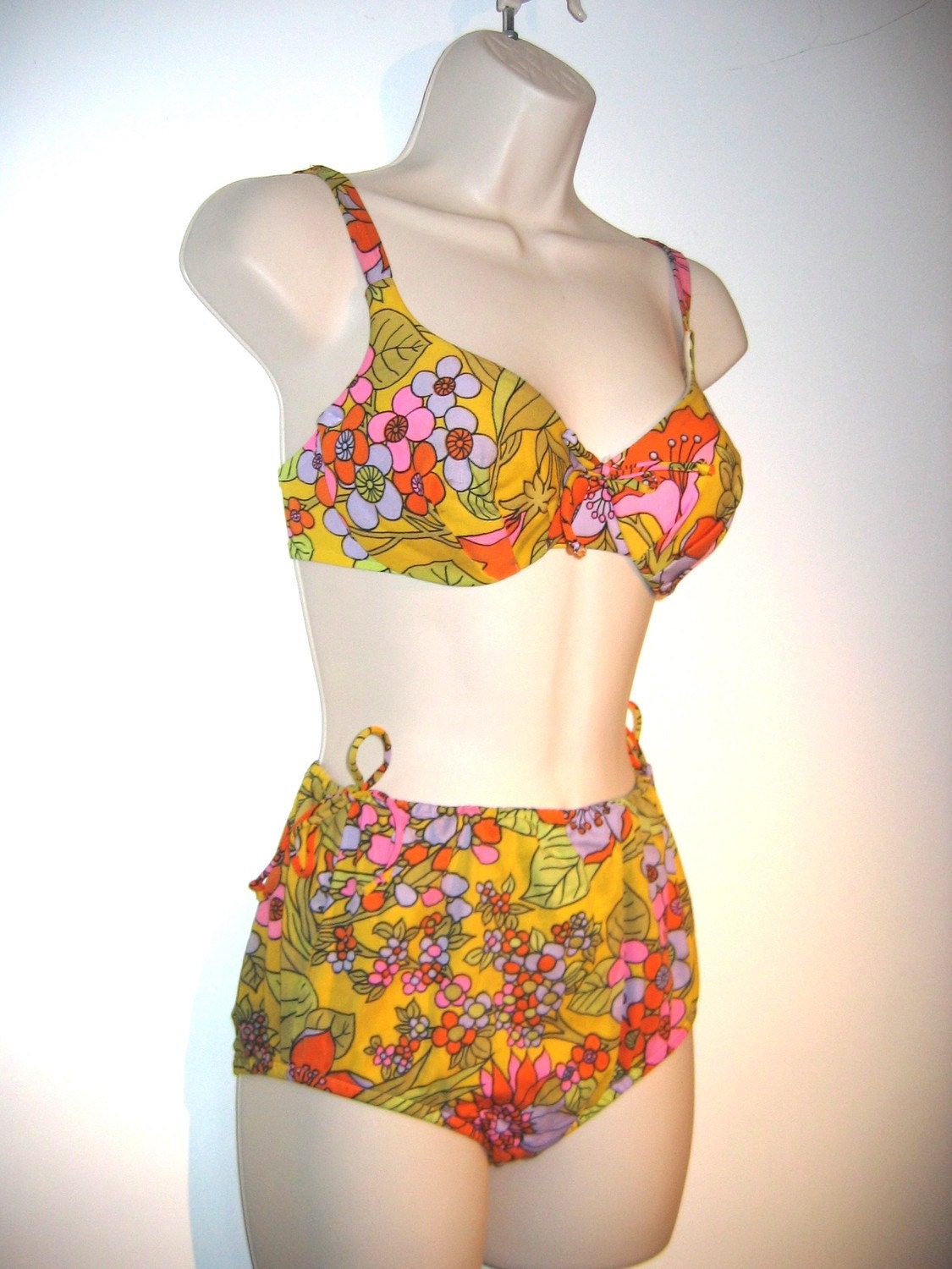 Vintage 1960s 70s Swimsuit bathing suit. Classic 2 piece.