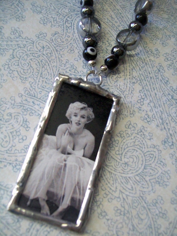 Items Similar To Marilyn Monroe Glass Pendant Necklace On Etsy 5915