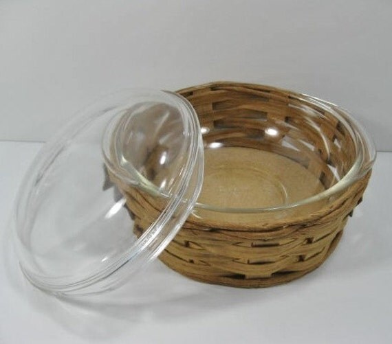 Pyrex 2 qt Covered Casserole and Serving Basket