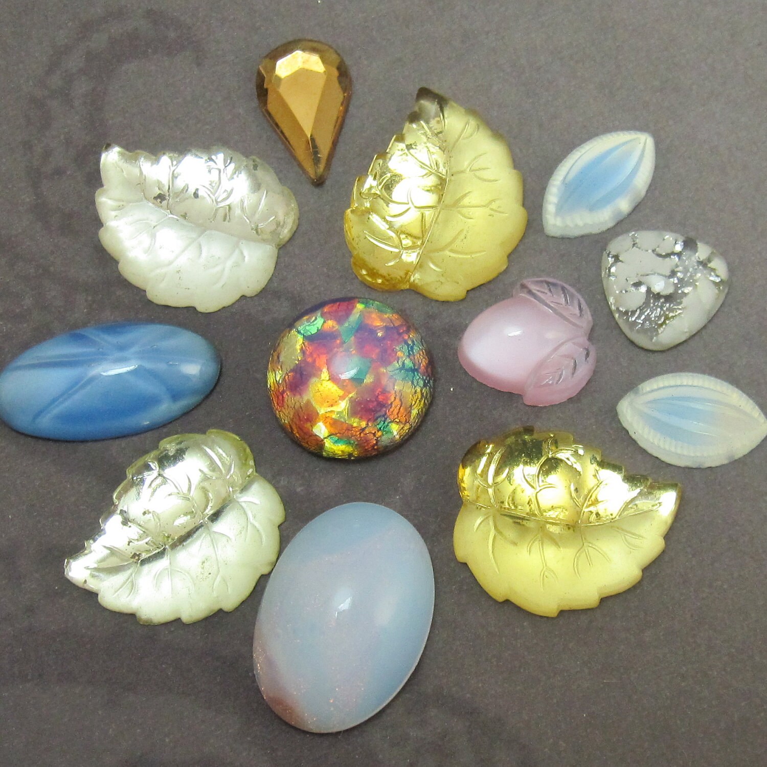 Lot De 500 Mini Cabochons Anciens En Verre Bohême - Couleur Gris Hématite - Taille 4,4mm - Forme Carrée
