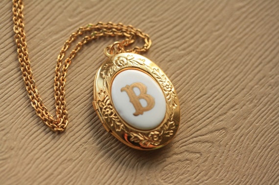 The Vintage Monogram Letter B Locket Necklace