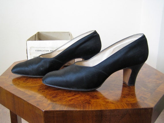 1930s shoes black satin evening courts in UK by TopTottieVintage