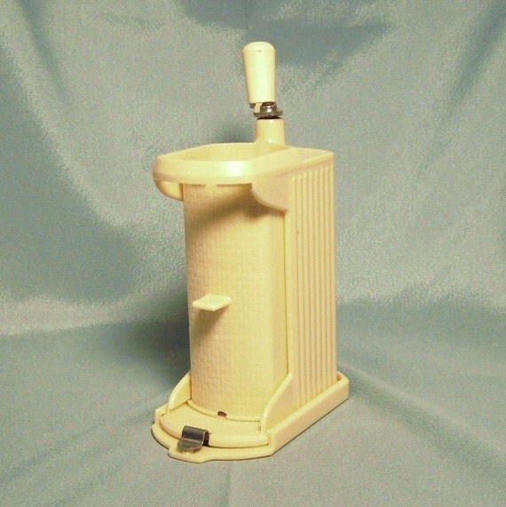 Brevettato Vintage Italian Parmesan Hard Cheese Grater