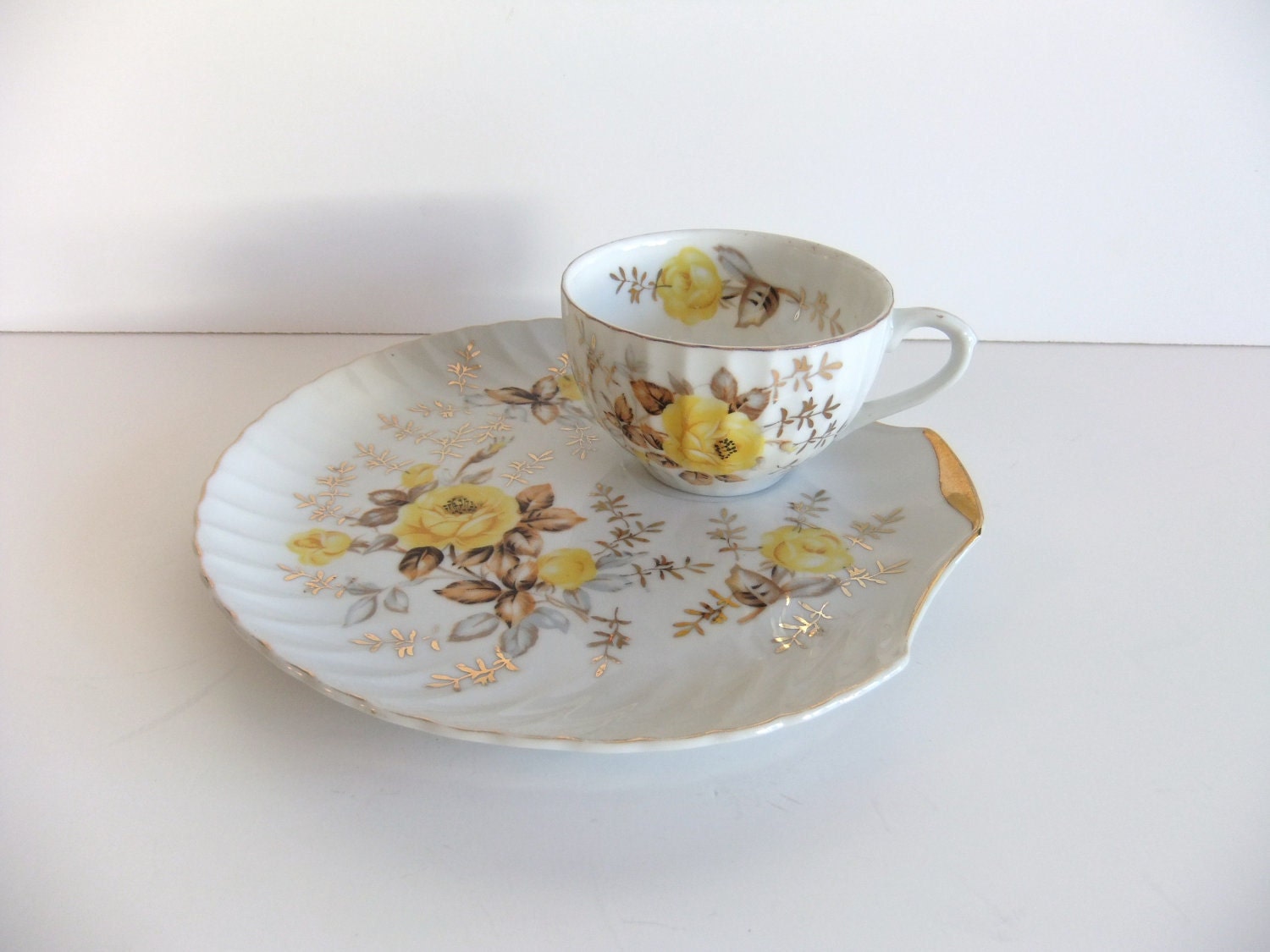 Vintage Floral Snack Plate // Luncheon Plate set