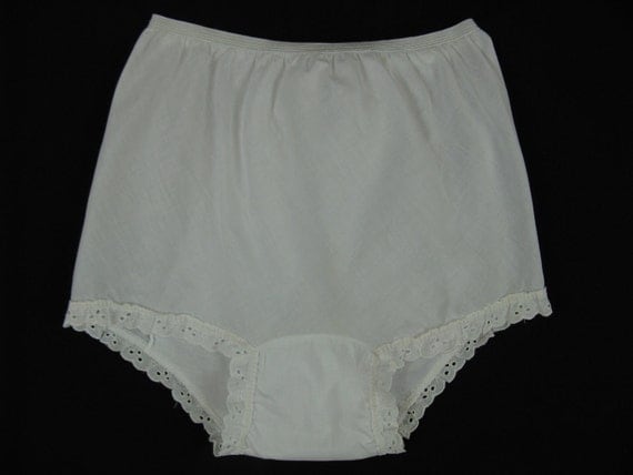 1950's ruffle panties. little girl white cotton eyelet