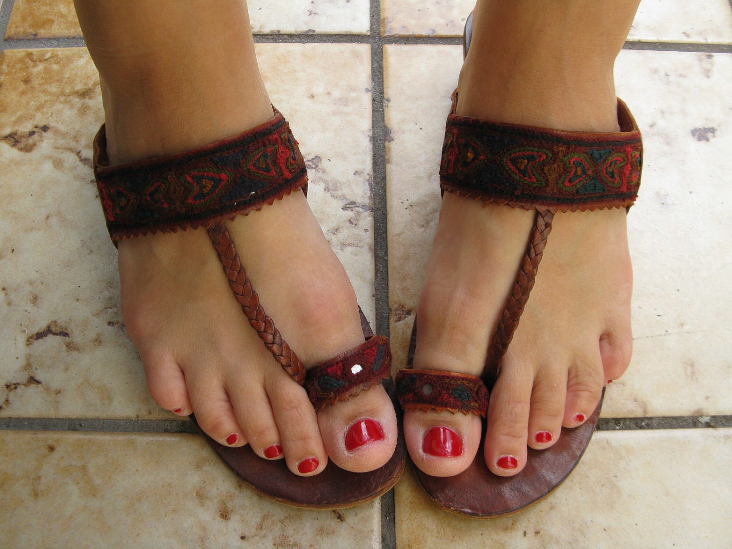 Vintage 1970s Toe Ring Leather Sandals Embroidered