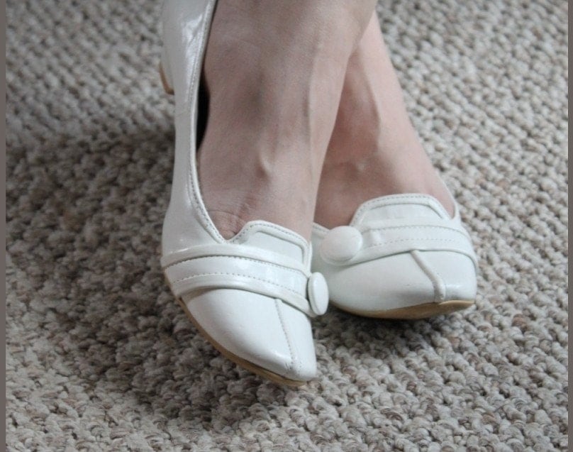 Mod 60s Style White Retro Kitten Heels