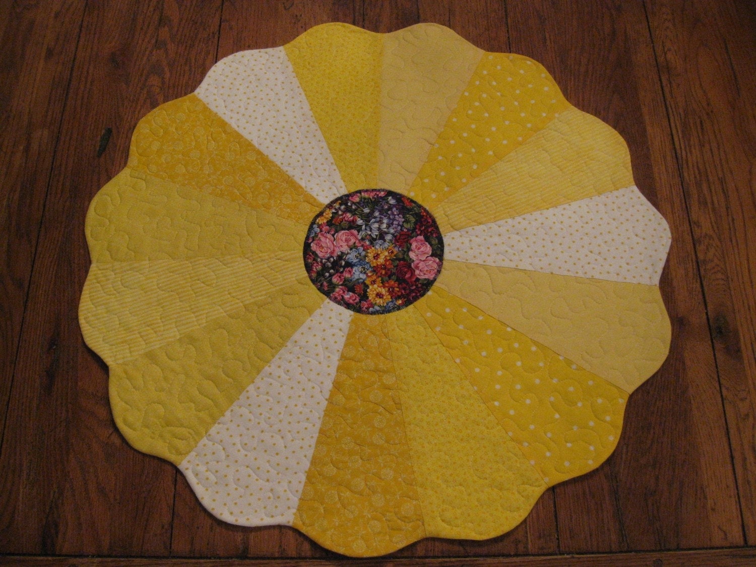 Dresden Plate Table Topper