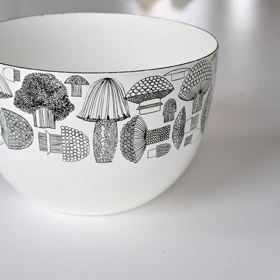 Vintage ARABIA Wartsila Finland Enamel Mushroom Bowl