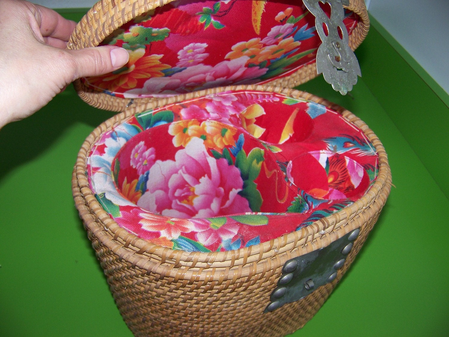 vintage woven basket tea pot holder
