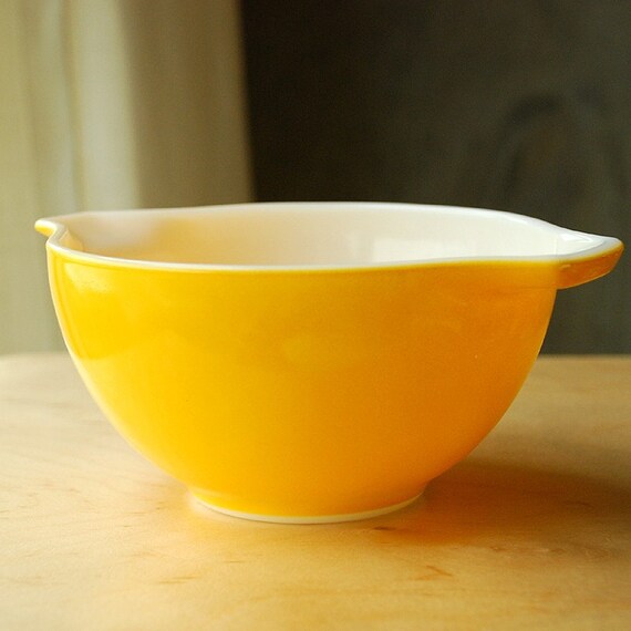 Vintage Pyrex Yellow Bowl with Princess Handles 1.5 pint No.