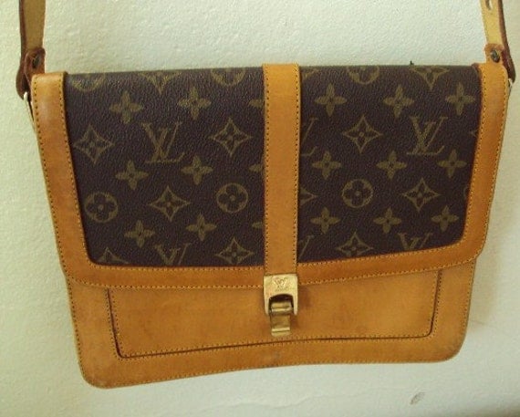 Vintage LOUIS Vuitton Unique style leather Bag