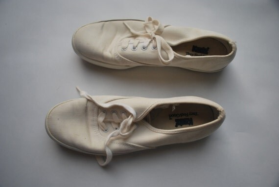 Simple and dirty white vintage keds sneaks .classic 1980s
