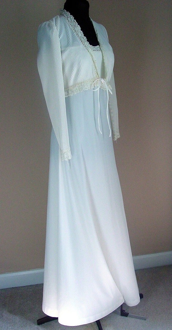 Vintage long ivory dress with bolero tiny pleats crochet