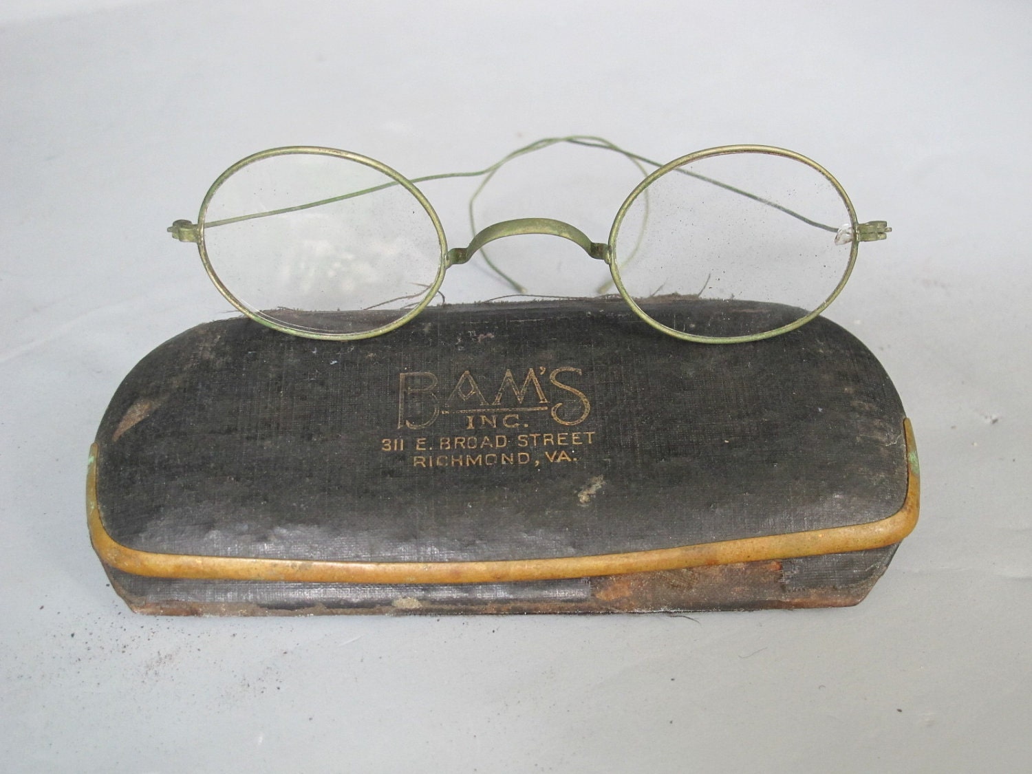 Vintage Eyeglasses / Antique Reading Glasses Wire Frame