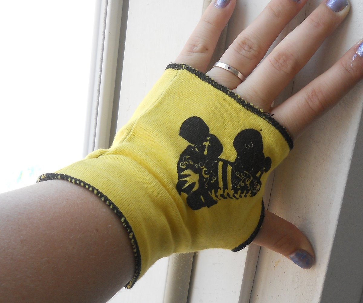 Short Fingerless gloves Roller Skate fingerless by CausticThreads