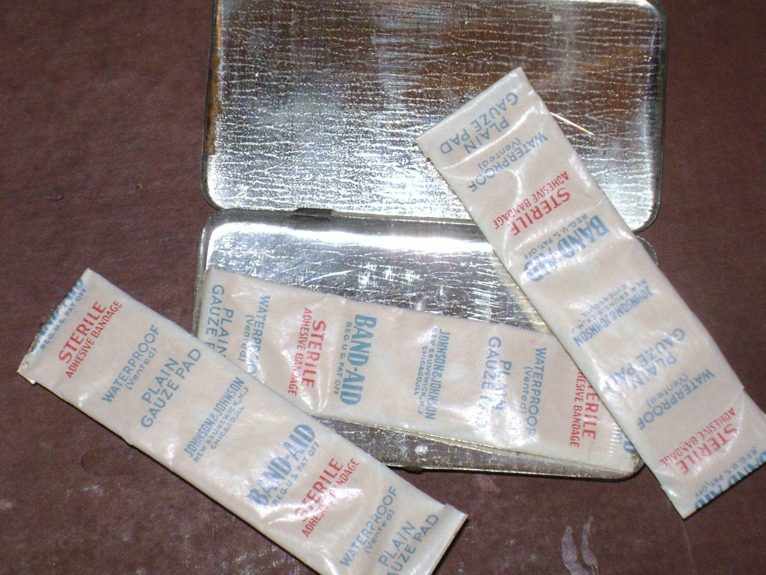 Vintage Circa 1920's Band Aid Mini Tin FREE SHIPPING