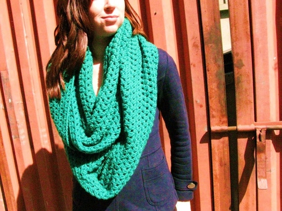 Thick Crochet Cowl in Kelly Green