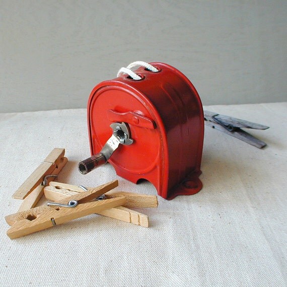 Vintage Red Retractable HANDY Clothesline Reel