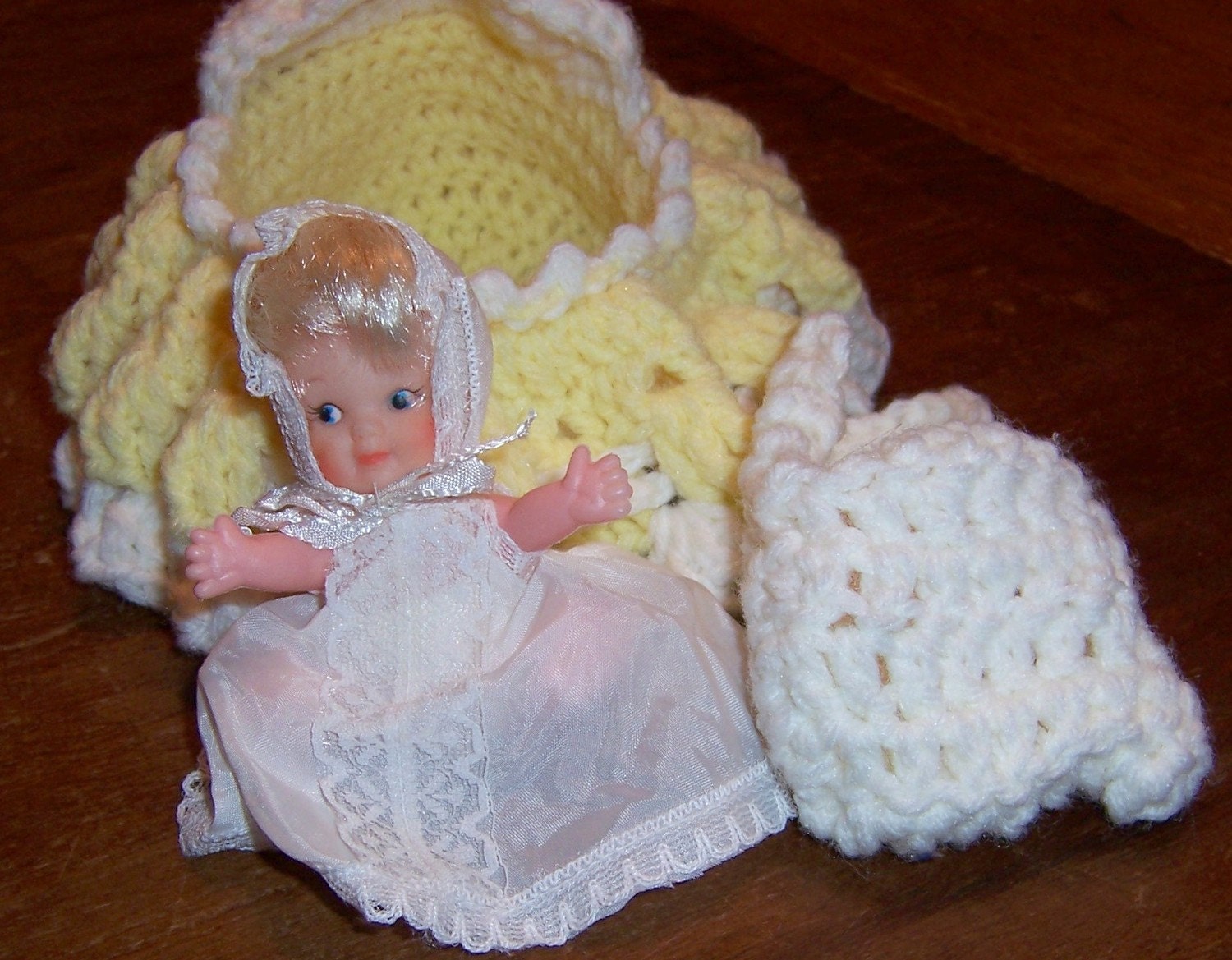VINTAGE CROCHET BABY DOLL PURSE