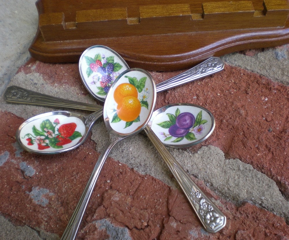 Vintage Collectible Avon Fruit Spoons with Rack