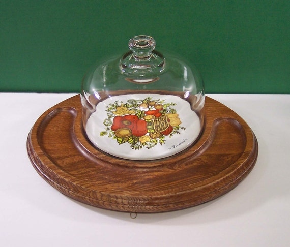 Walnut Wood Cheese Tray with Tile and Domed Lid. 1970s Vintage