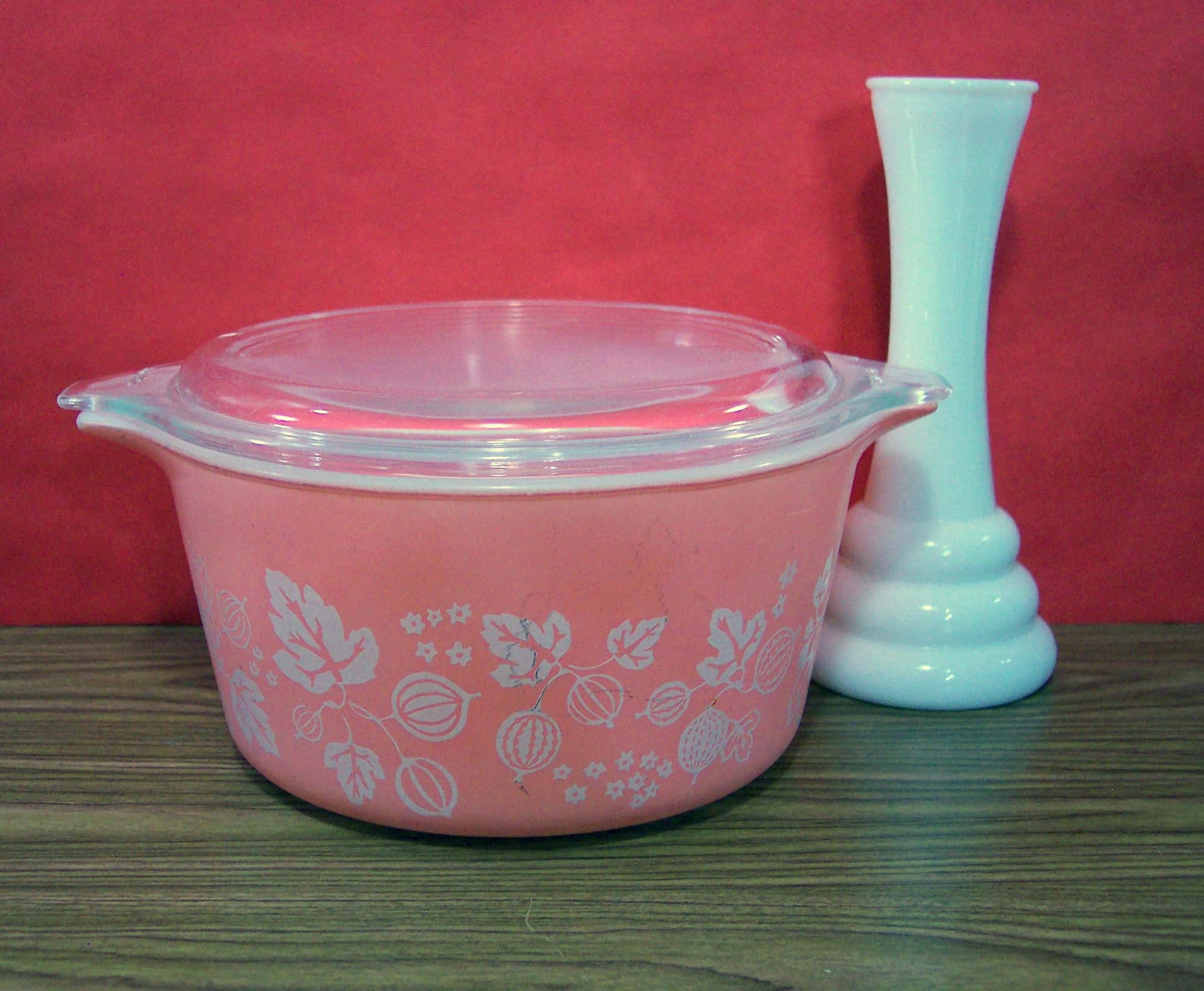 PYREX ROUND MILK GLASS CASSEROLE BAKING DISH 473 WITH LID