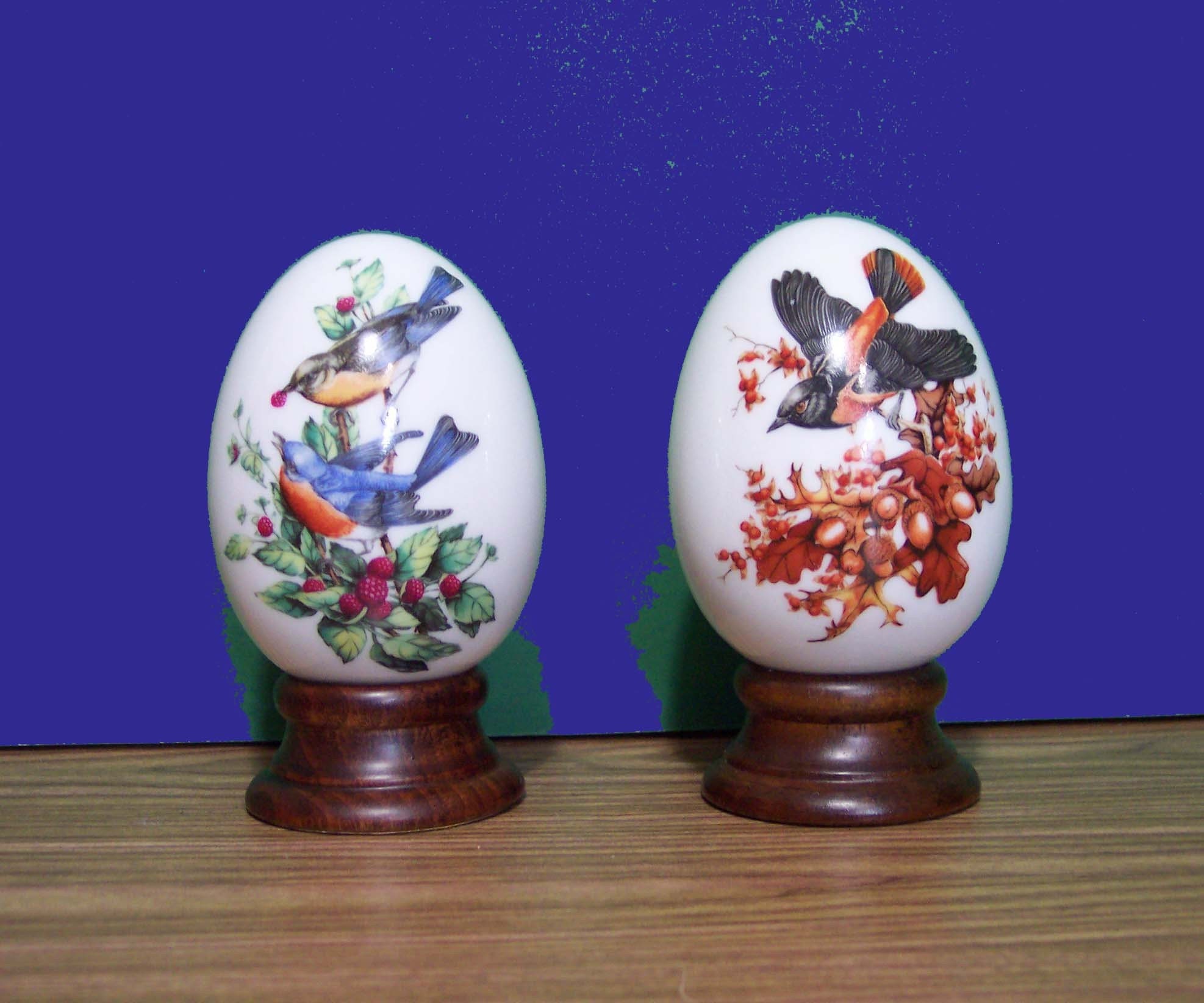 SALE // 2 Avon Porcelain Eggs. Summer and Fall. Vintage 131