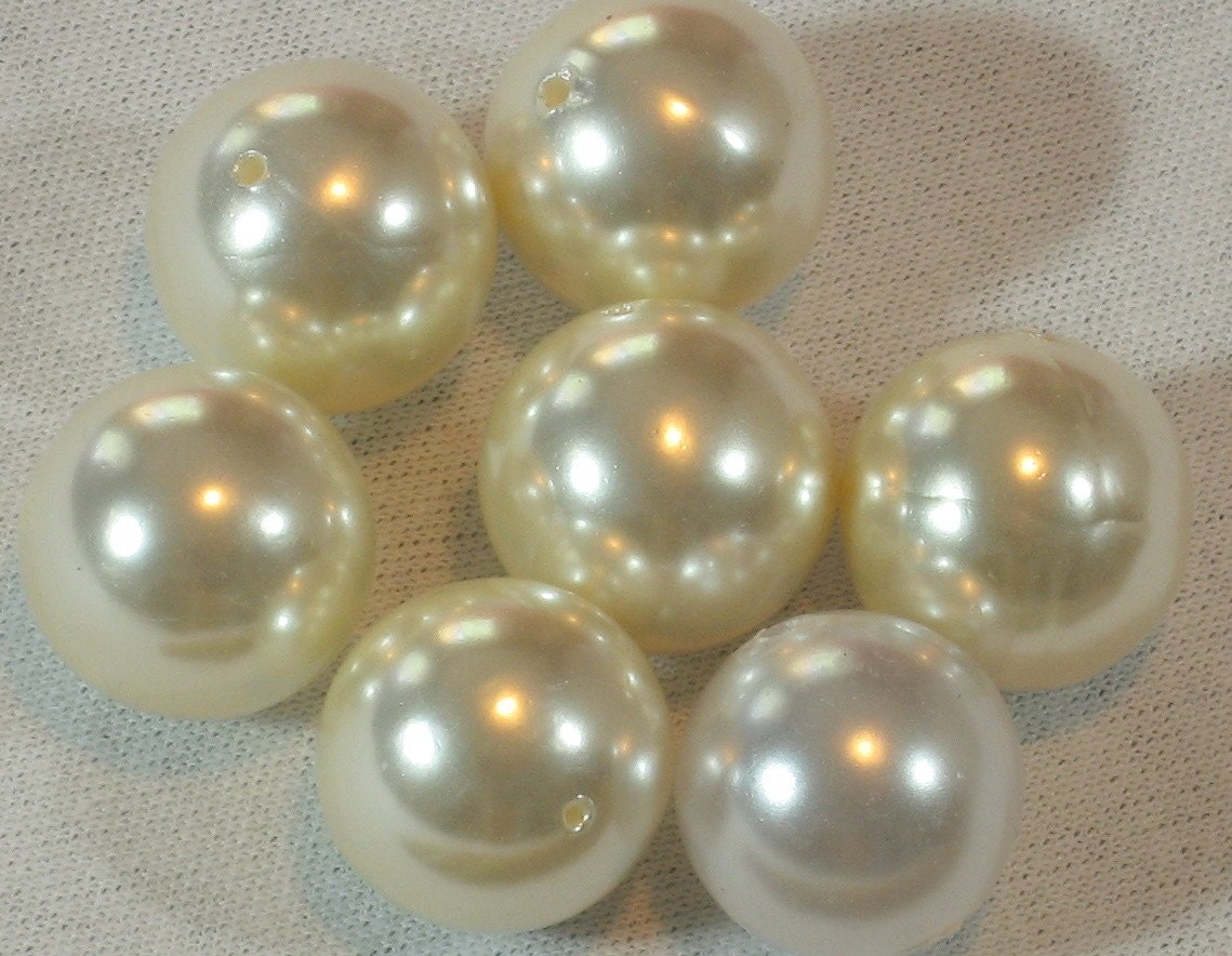 7 Giant Pearl Beads