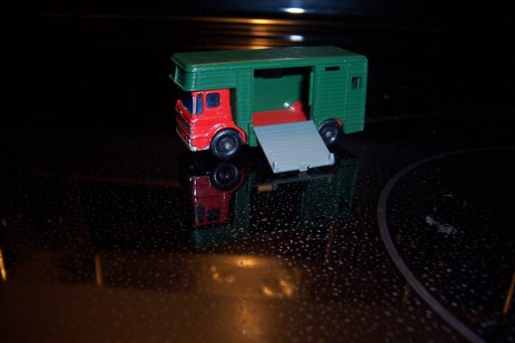 toy horse box and truck