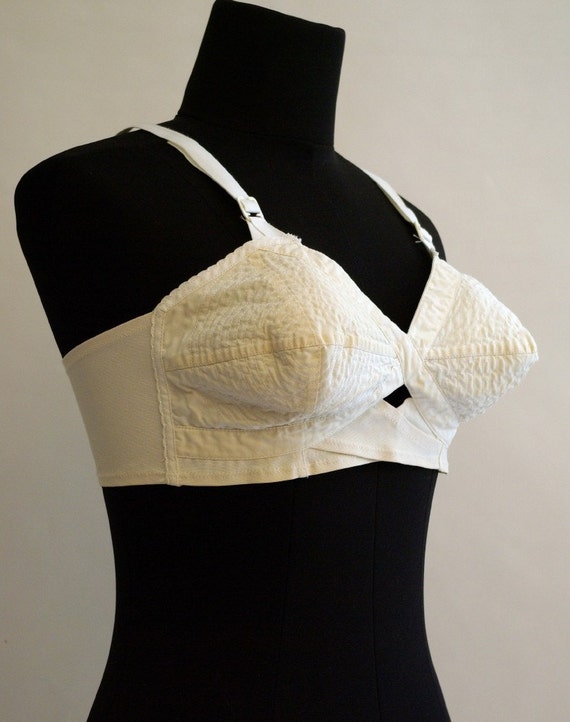 1950s white cotton bullet bra 38B