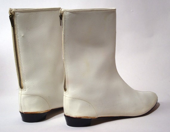 Size 8 White vinyl go-go boots mid 1960s