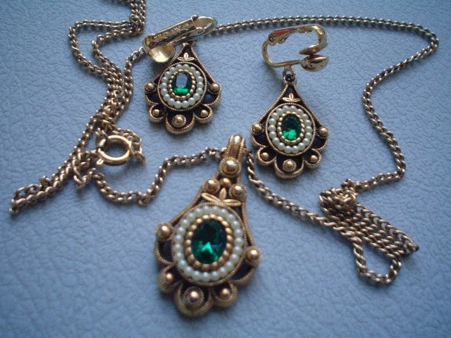 Vintage Avon Jewelry Necklace and Earrings Matching Set