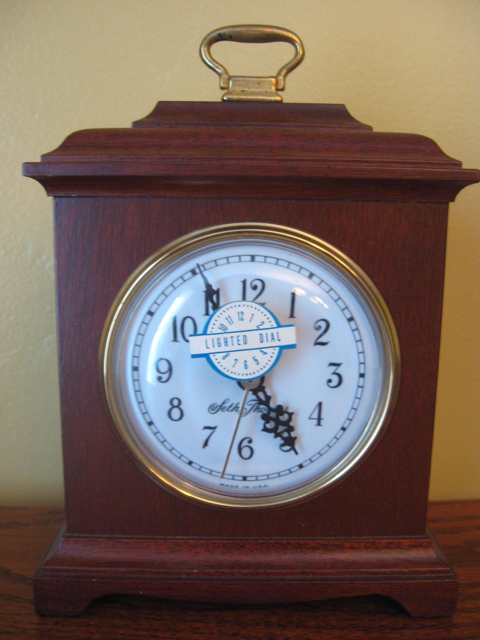 Seth Thomas Clock. Lighted Dial electric alarm.....solid
