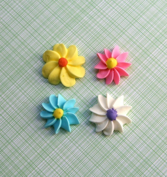Classic Large Royal Icing Flowers to Decorate by sweetestelle