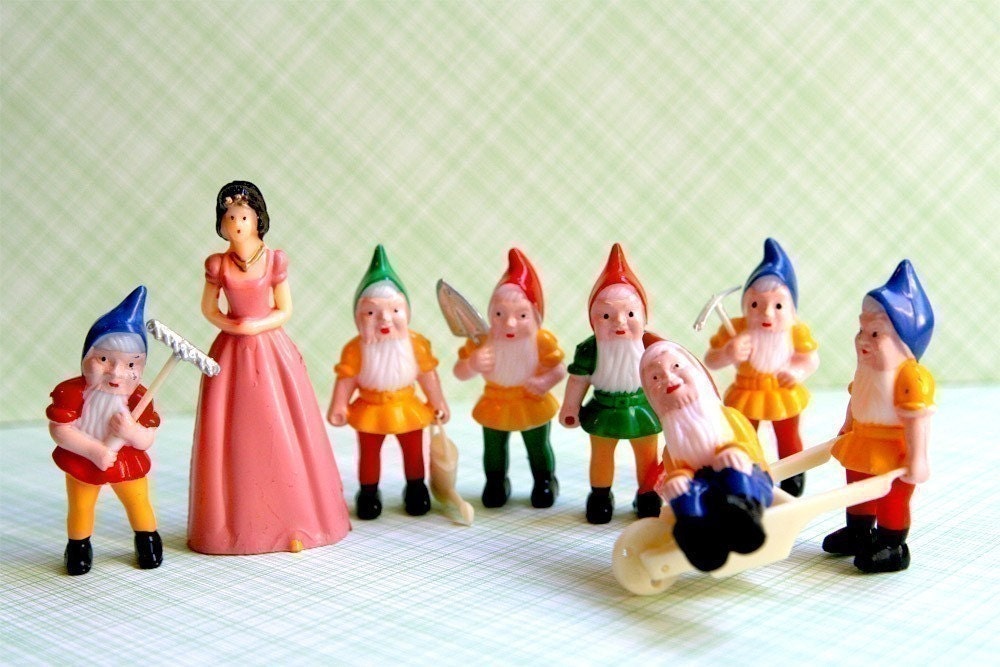 Snow White And The Seven Dwarfs Cake Toppers