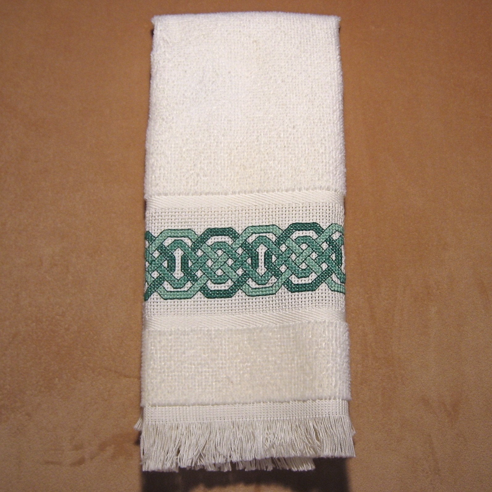 Green Spirit Knot Celtic Knot Hand Towel