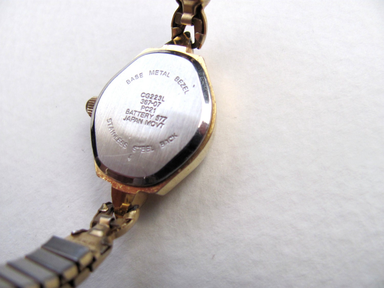Vintage women's CG watch gold tone stretch by MySoCalledVintage