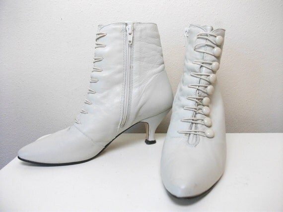 White Leather Granny Ankle Boots Size 8.5 by cookiekvintage
