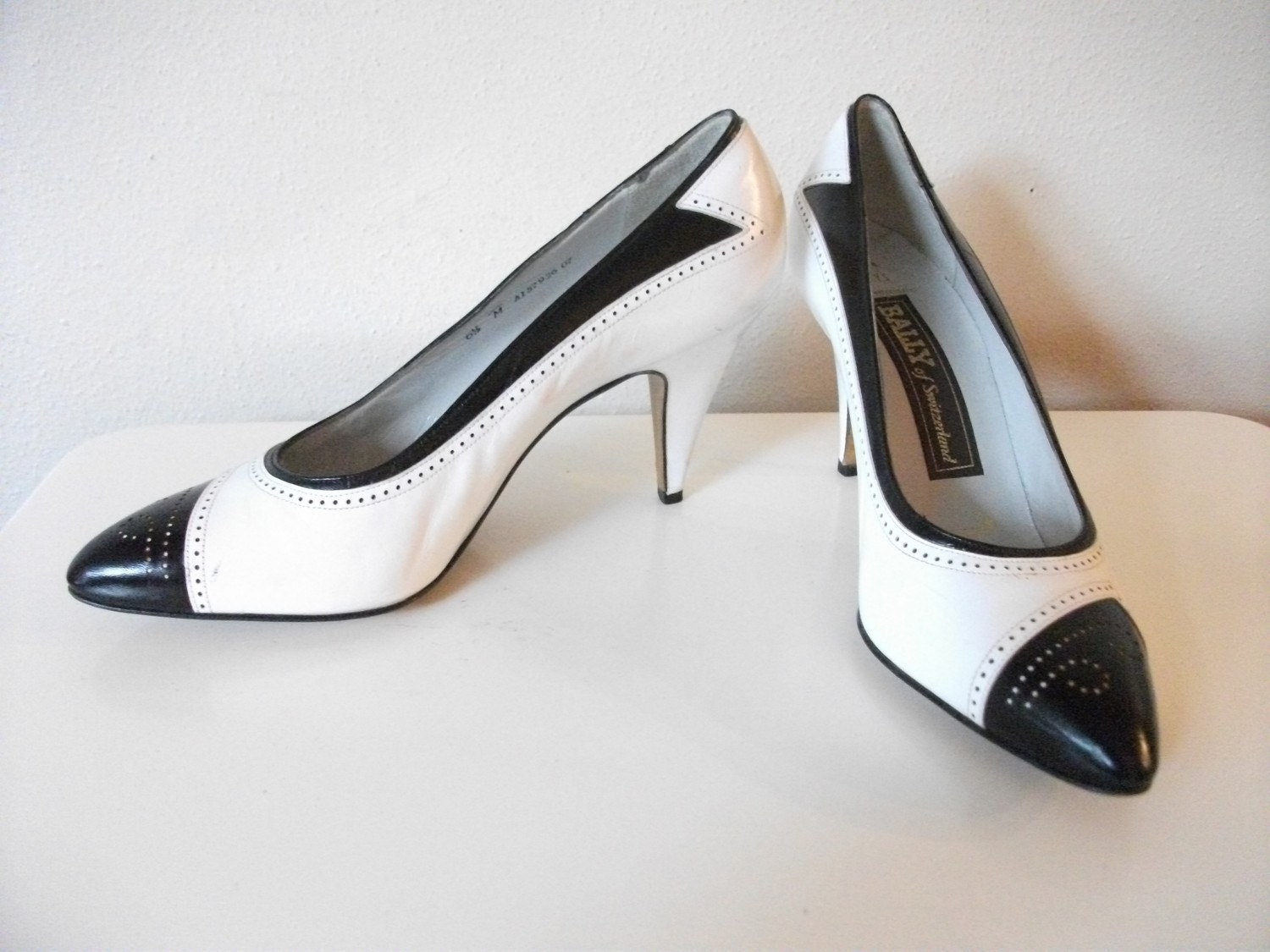 spectator pumps black white