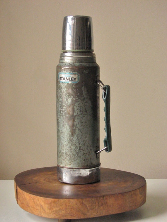 stanley thermos vintage        
        <figure class=