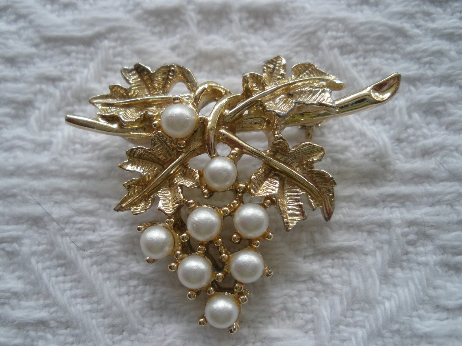 Vintage Emmons Brooch Pin Leaves with Faux Pearls Gold Tone