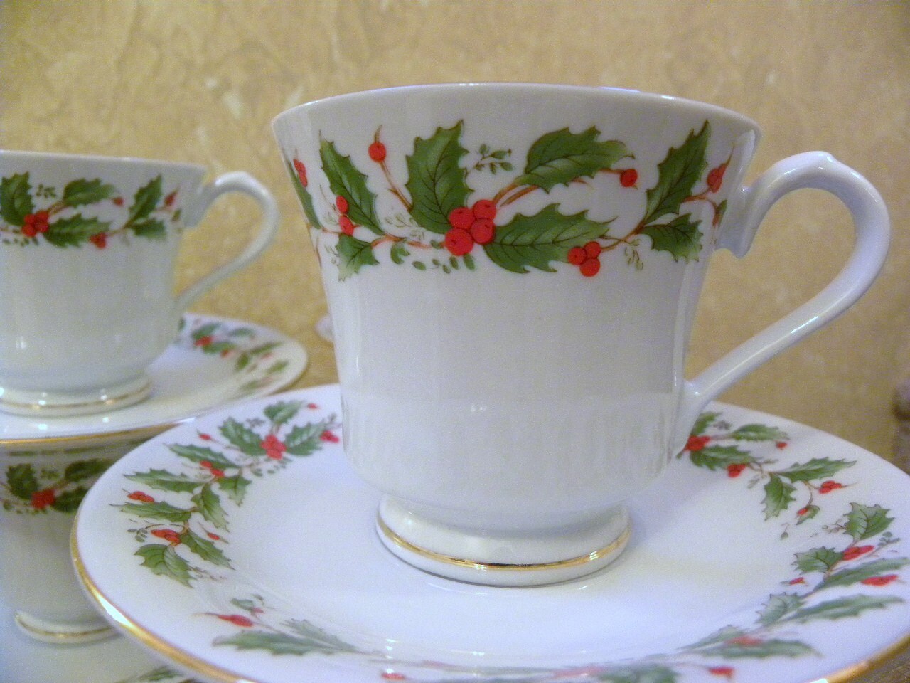 Vintage Holly Berries Cups and Saucers Set of 6 — Holiday China Pearl